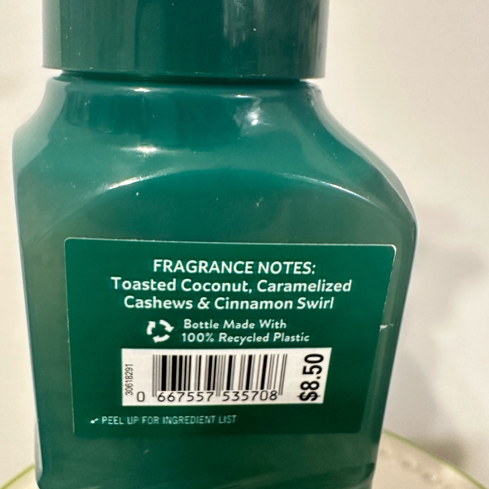 Bath and body Works, Coconut Christmas brittle foaming hand soap - Picture 3 of 3